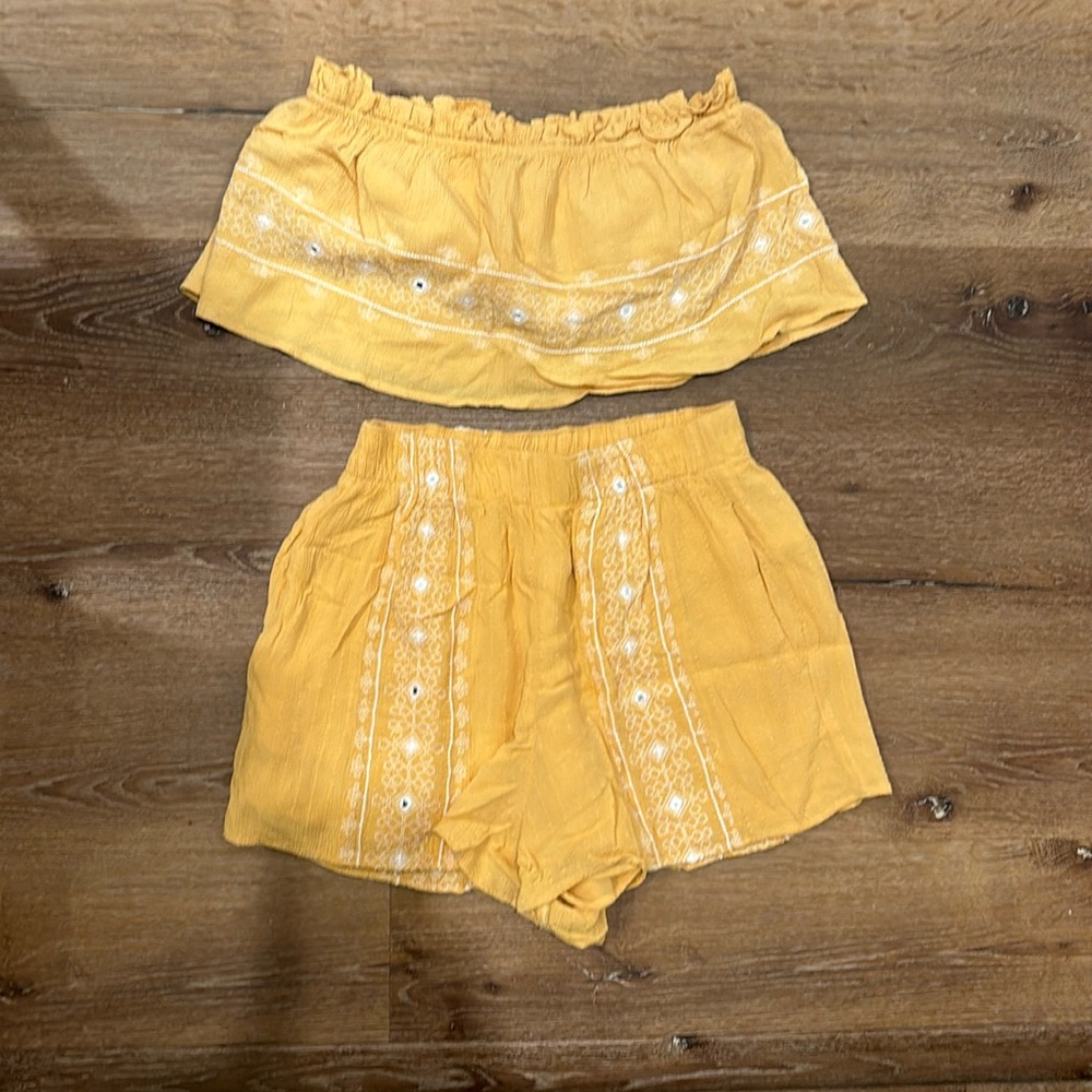 Yellow flowy tube top & short set from American Eagle. Small bottoms medium top.